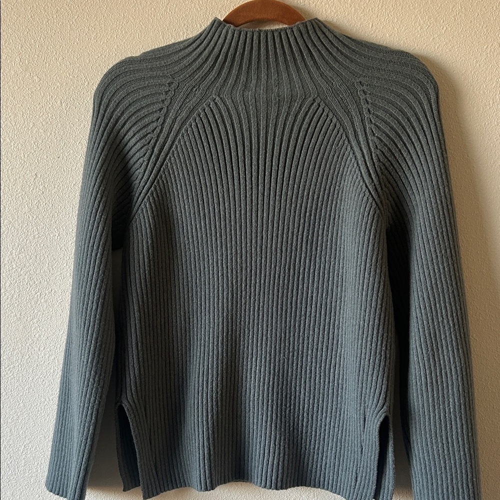 Oversized Ribbed Sweater - Picture 5 of 5